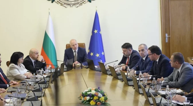 Правителството се захваща с държавните магазини на Пеевски