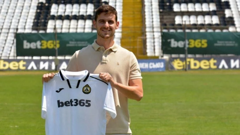 Донесе Купата на Левски, сега ще играе срещу "сините"