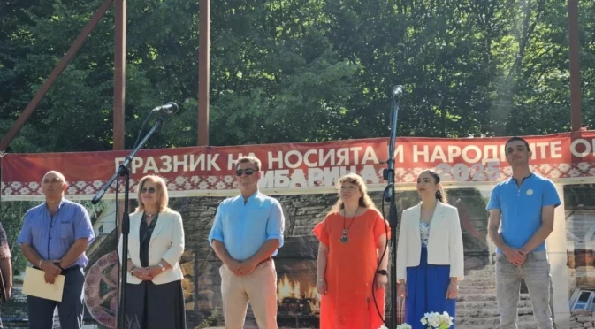 Над 1000 самодейци участваха по време на Празника на народния обичай и автентичната носия