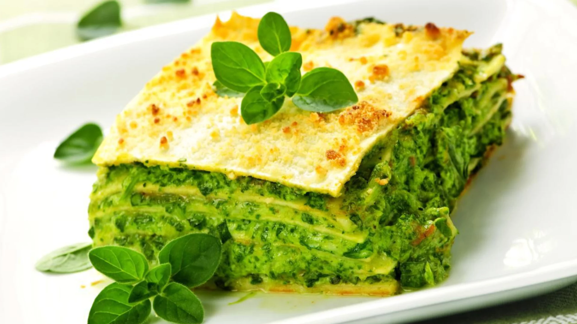 Лазаня с тиквички вместо кори - ето как се прави тази вкусотия