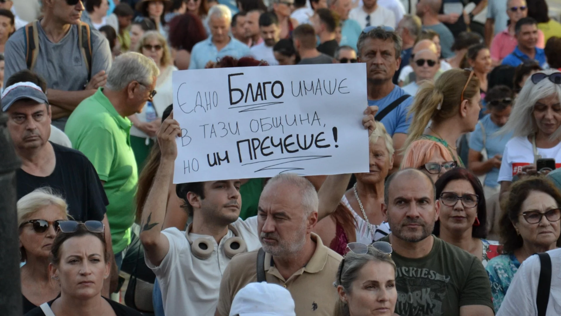 "Търсят се трескаво пари за идващата диктатура. КОЙ ще има нужда от тези гласове - а това предвещава избори"