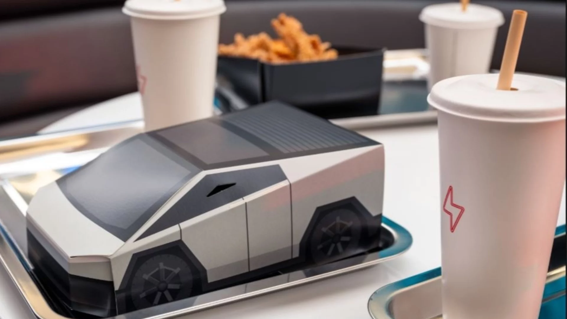 Мъск откри първия си денонощен ресторант Tesla Diner, в който роботи ще обслужват клиентите (СНИМКИ, ВИДЕО)