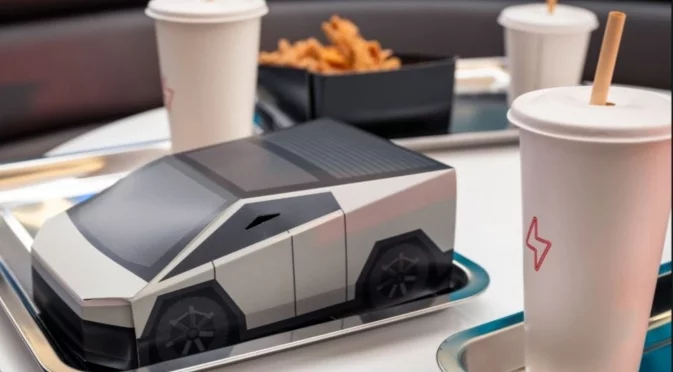 Мъск откри първия си денонощен ресторант Tesla Diner, в който роботи ще обслужват клиентите (СНИМКИ, ВИДЕО)