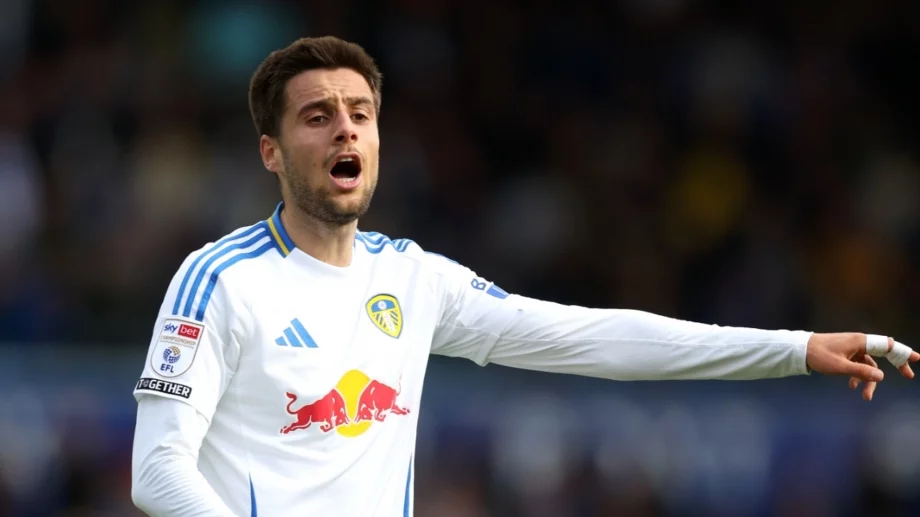 Срив в съблекалнята на Лийдс преди старта във Висшата лига - замесен ли е Илия Груев?