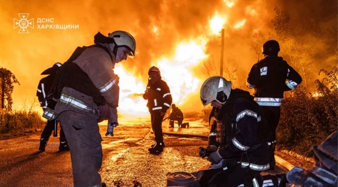 50 дни? Добре: Русия удари с авиобомби жилищен комплекс в центъра на Харков (ВИДЕО)
