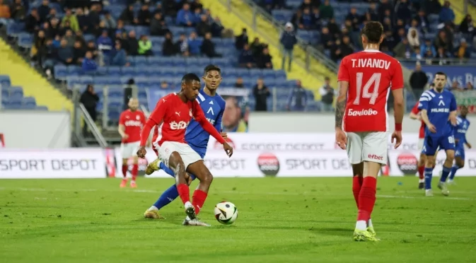 Юноша на Аякс подсили тим от Първа лига
