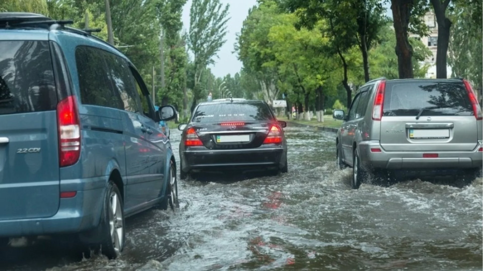 Как да подготвите автомобила си за проливни дъждове