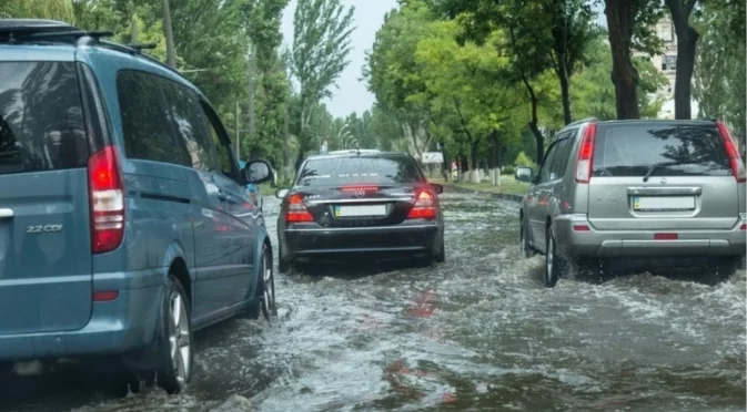 Как да подготвите автомобила си за проливни дъждове