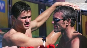 Камък в главата и нож в ребрата: Продавач на дини едва не уби велик плувец