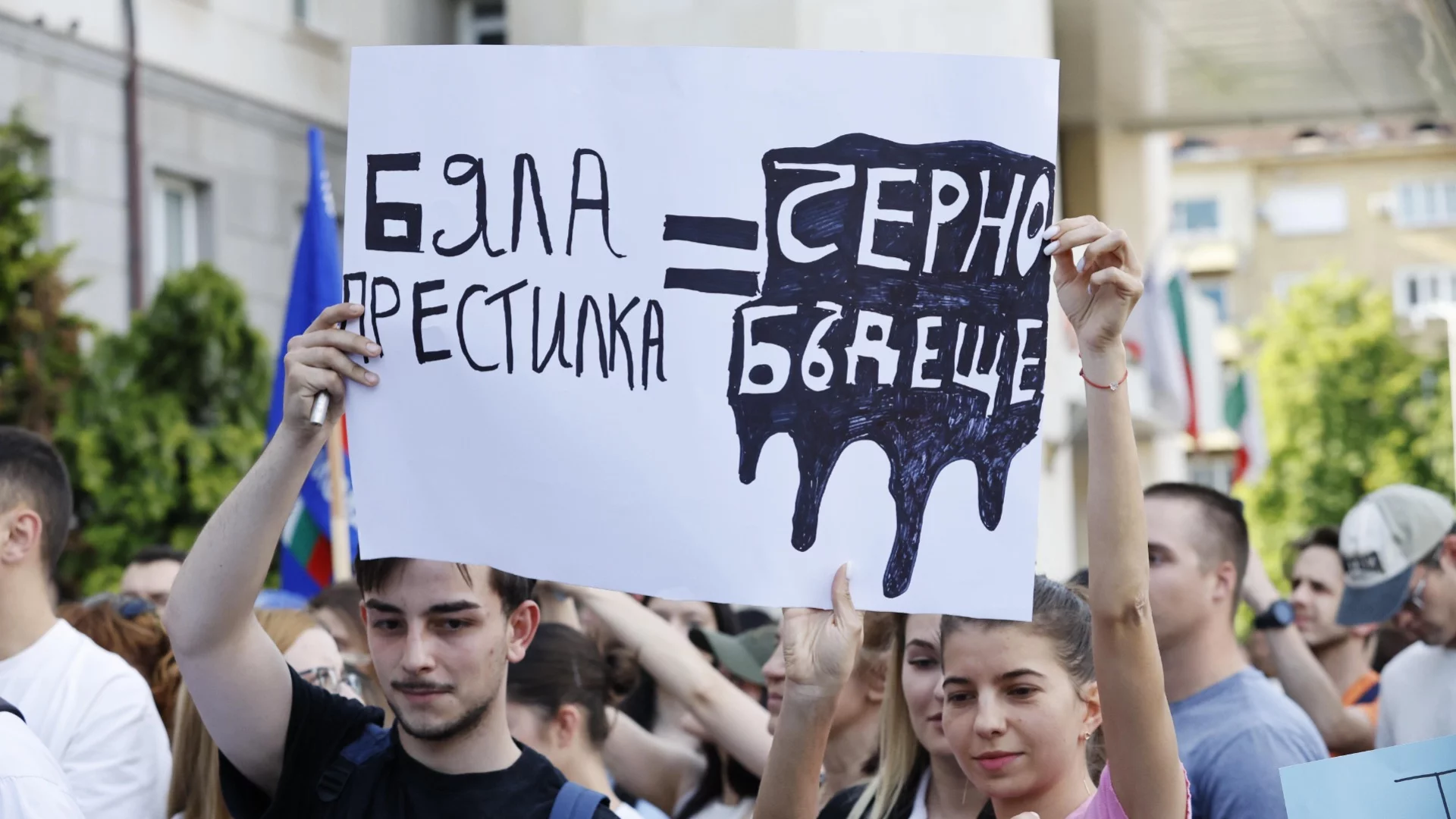 Повече пари за медиците: Три законопроекта минаха на първо четене