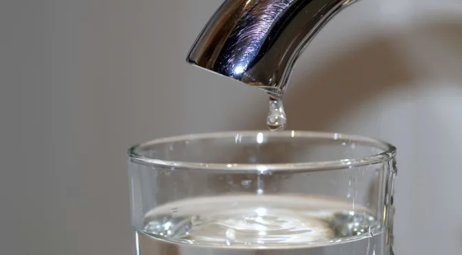 В Донецк: Вместо да осигурят вода, сепаратистите я ограничават (ВИДЕА)