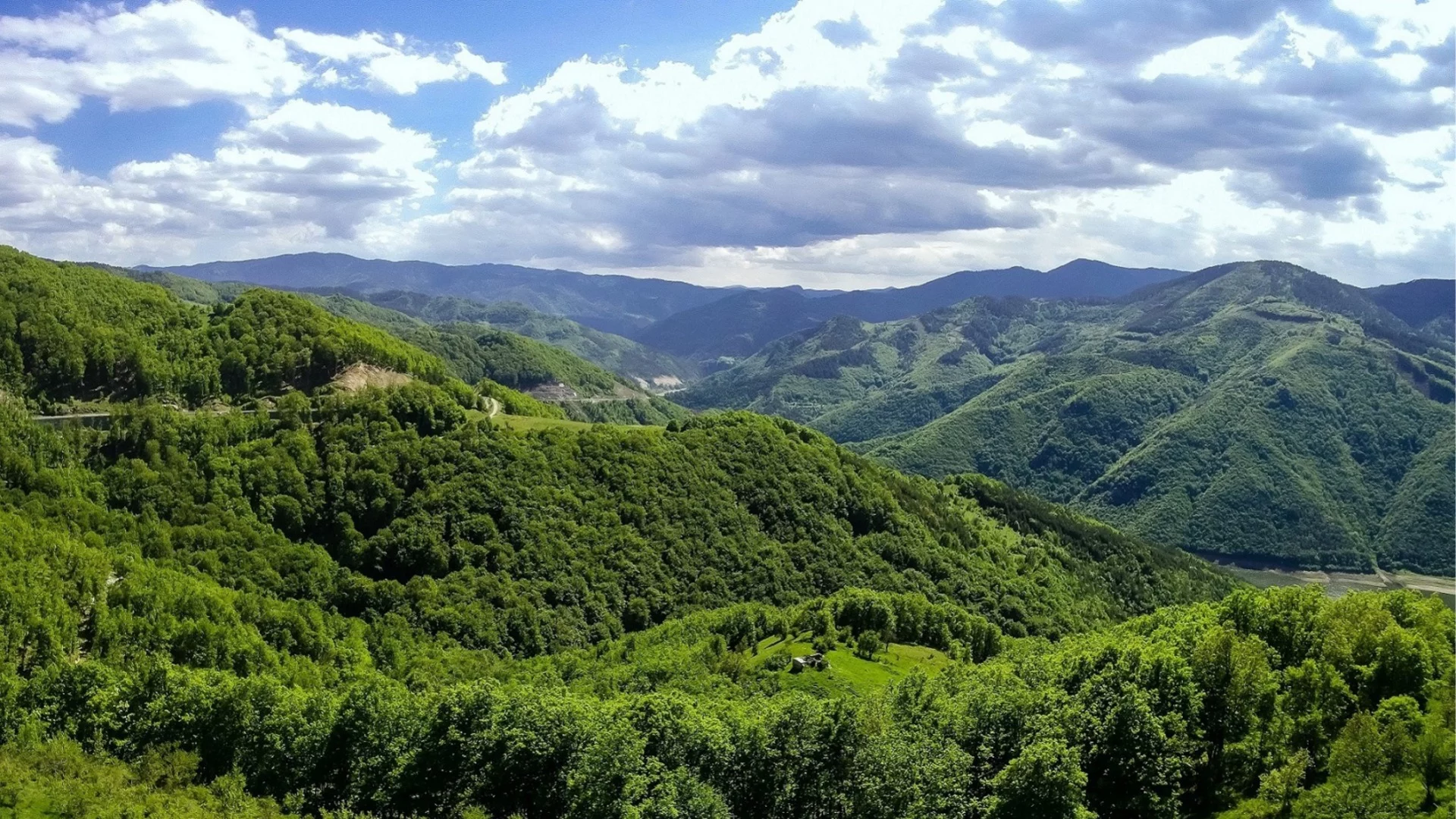 Отлични са условията за туризъм в планините