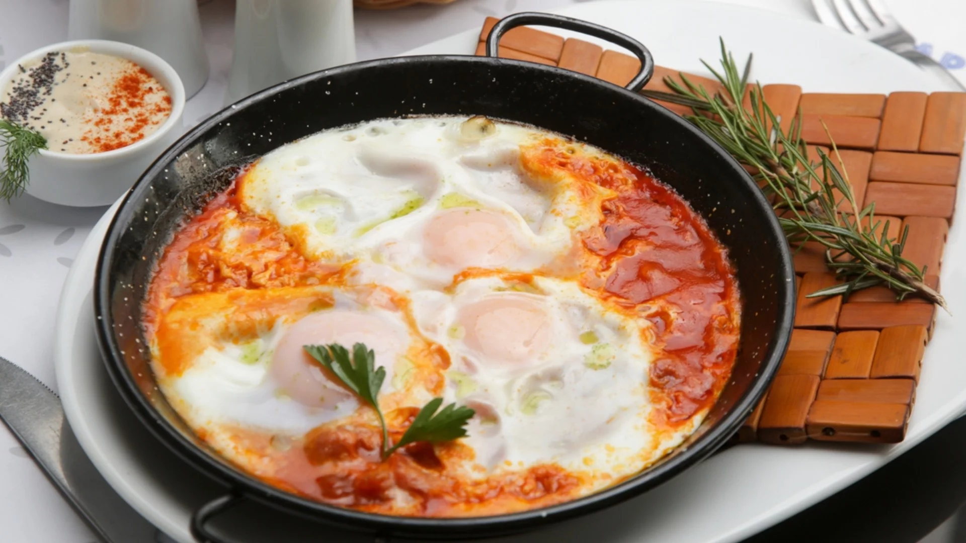 Как се приготвят най-вкусните поширани яйца