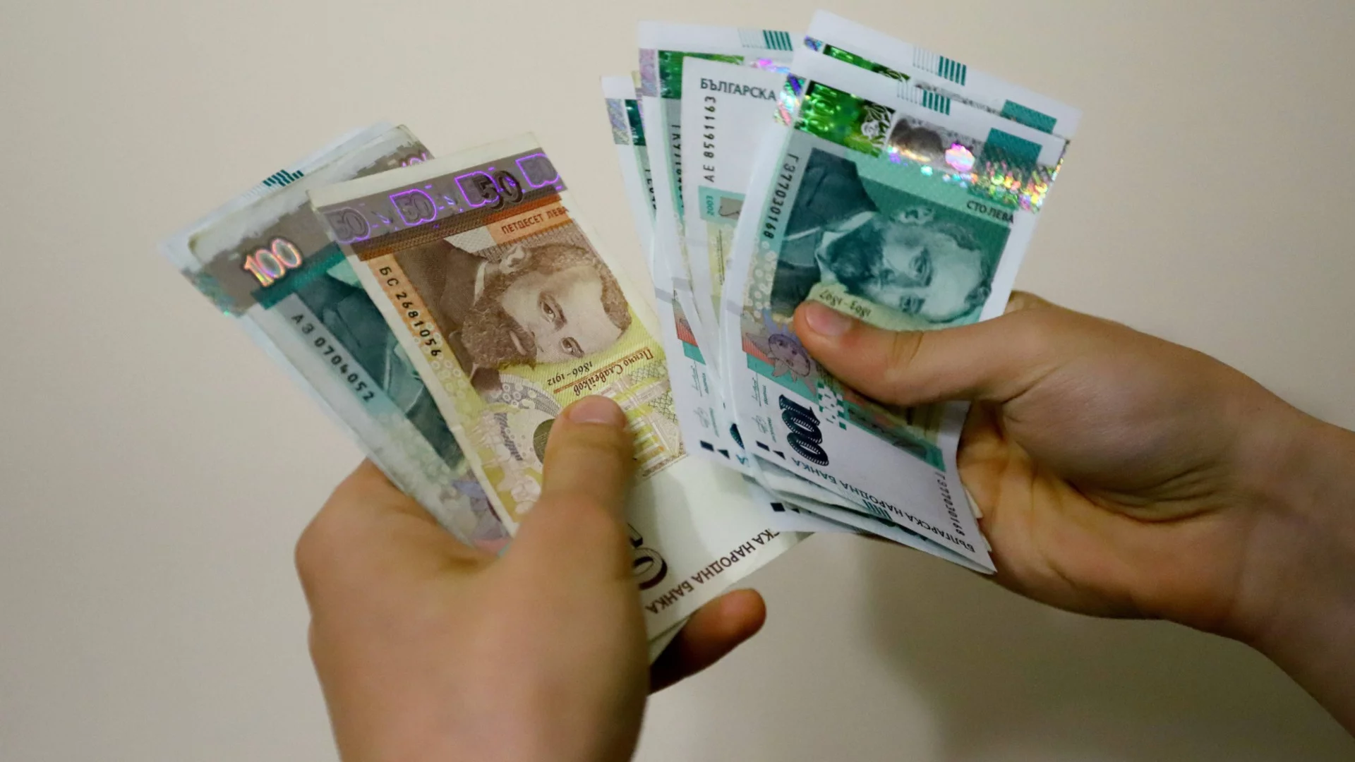В сряда: Рак, Козирог + още 2 зодии ще броят пари, докато другите броят звезди!