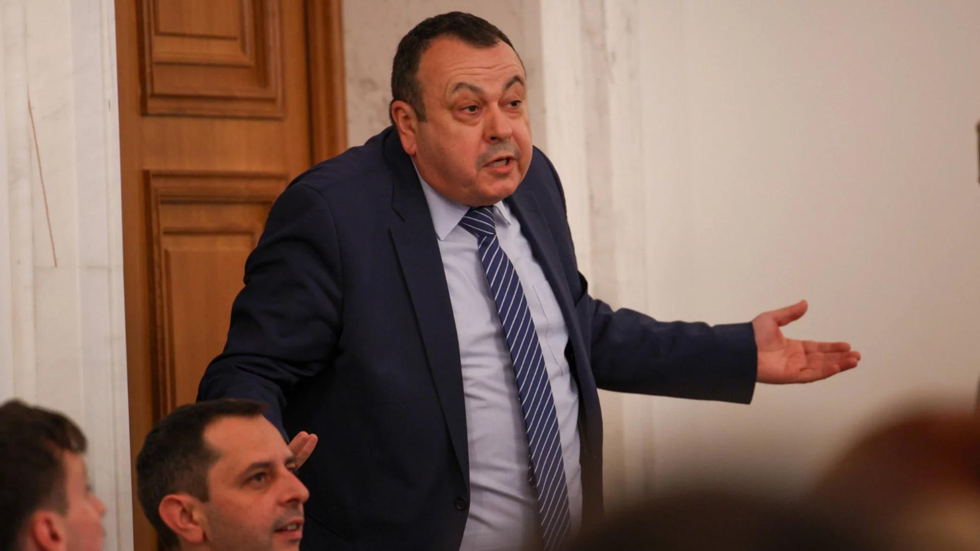 Пеевски опита да форсира закриването на КПК, но правната комисия отказа да обсъжда законопроекта