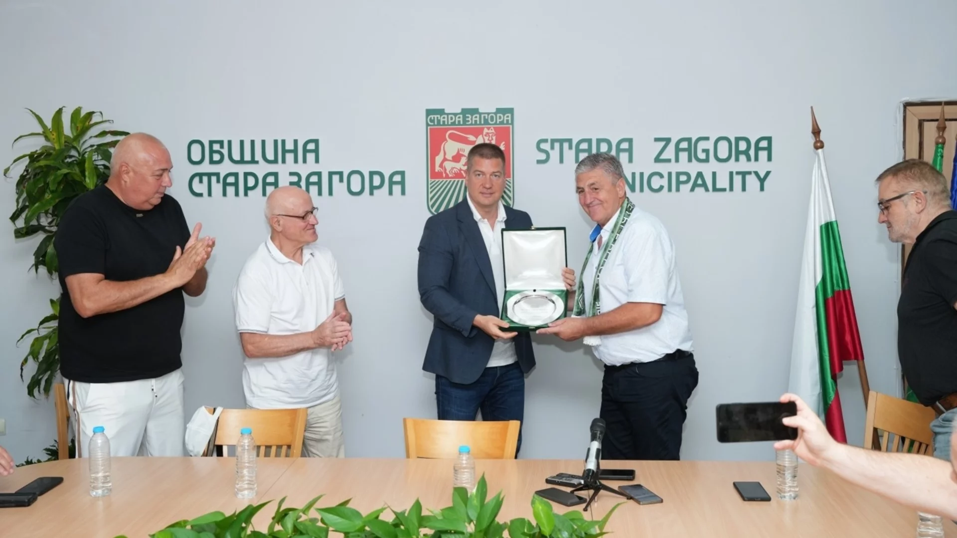 Кметът на Стара Загора отличи футболната легенда Ивко Ганчев за заслуги за развитието на футбола в града