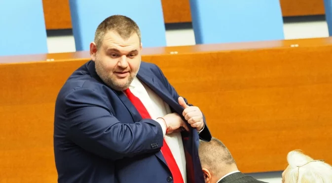 "Маските паднаха - ПП-ДБ излъгаха": Пеевски след фарса си да избърза със закриването на КПК