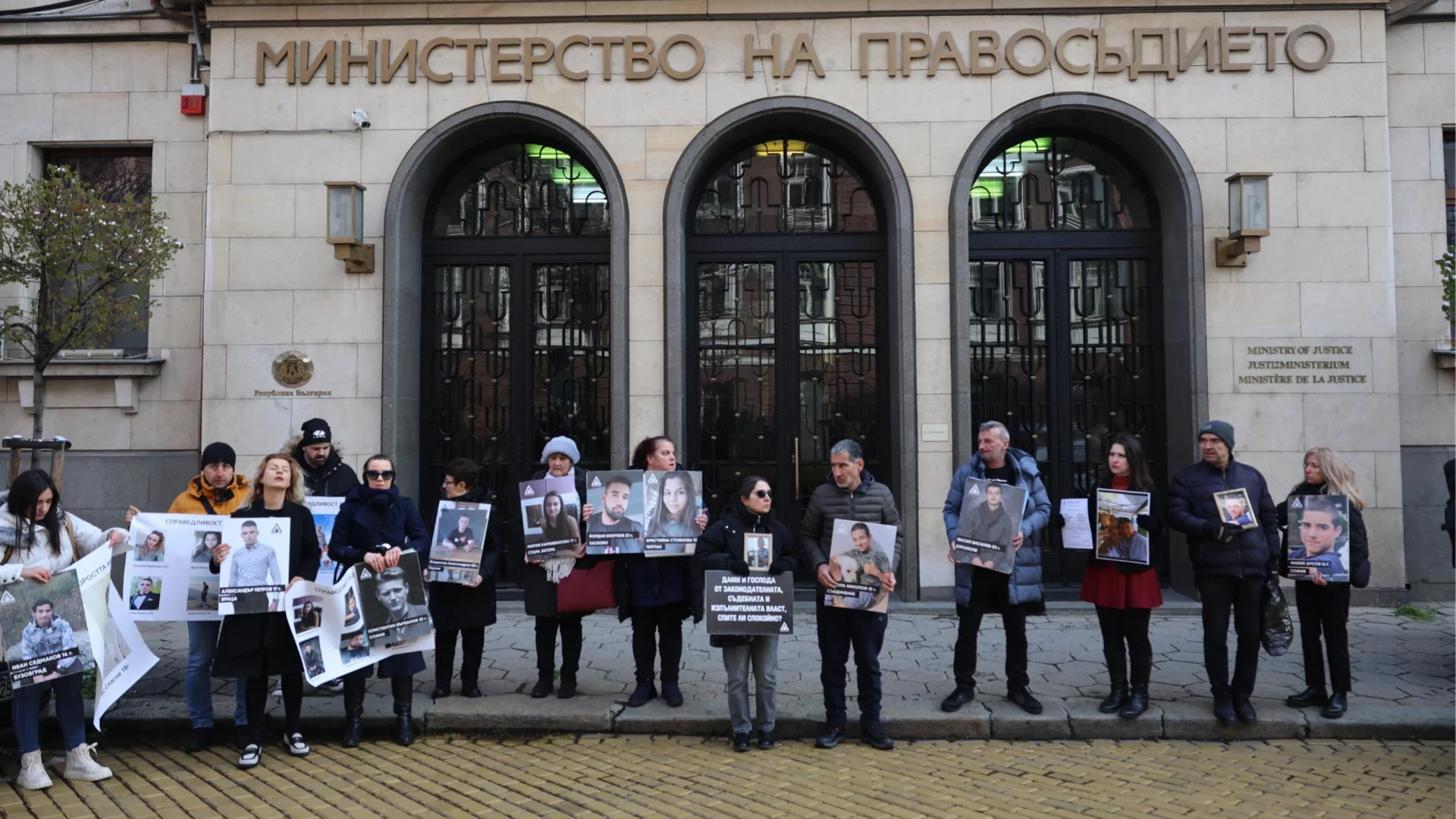 Свидетели разкриха пред съда, че шофьорът на ТИР-а не е помогнал на Сияна