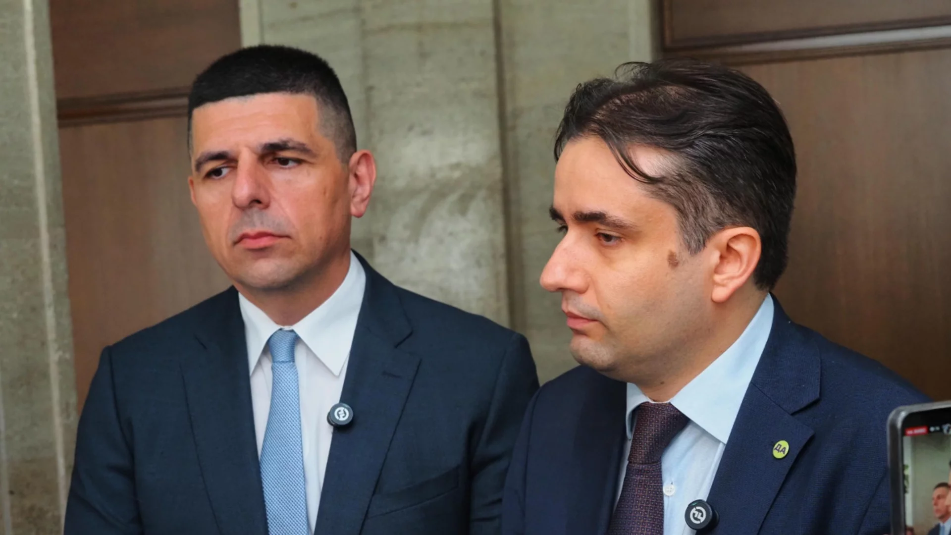 "Борисов пак е тръгнал по сокаците като премиер, но истинският такъв е Пеевски": ДБ след критиките