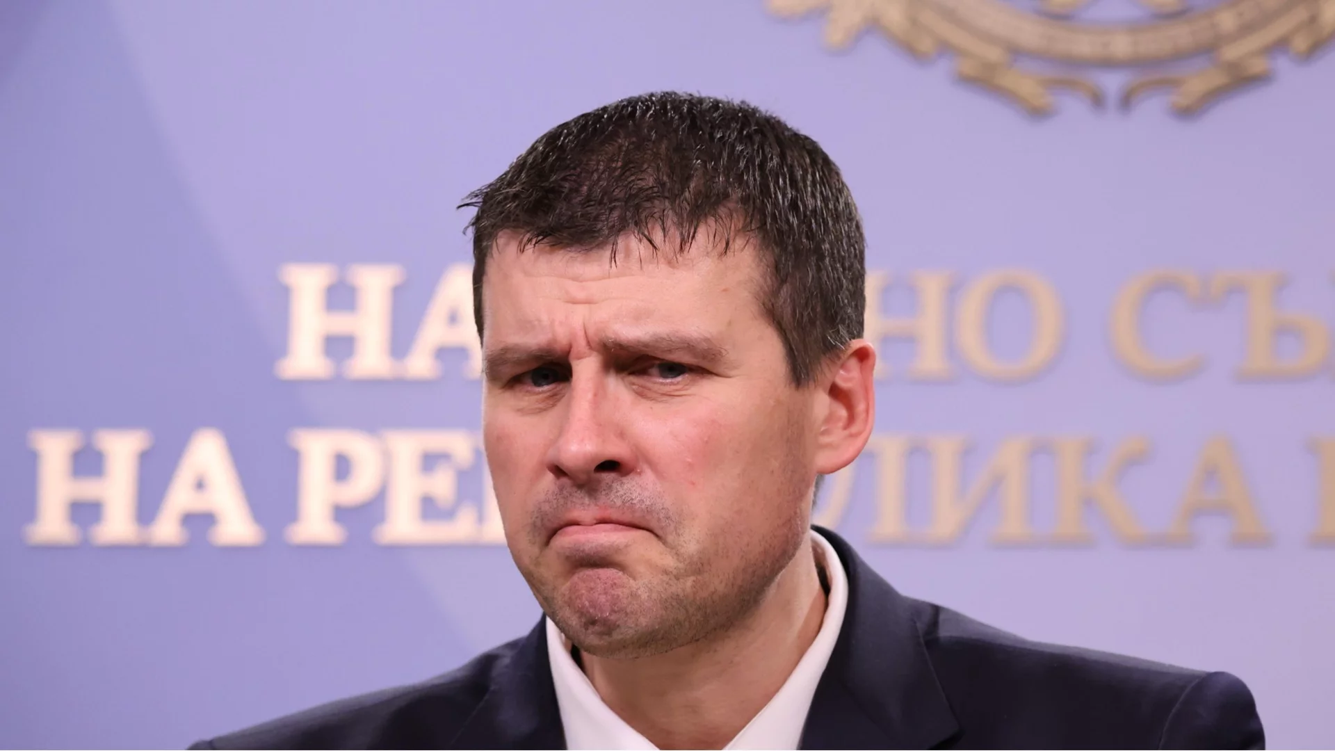 Заради "душевно разстройство" и "намразване на родината": Ивелин Михайлов предлага нова конституция