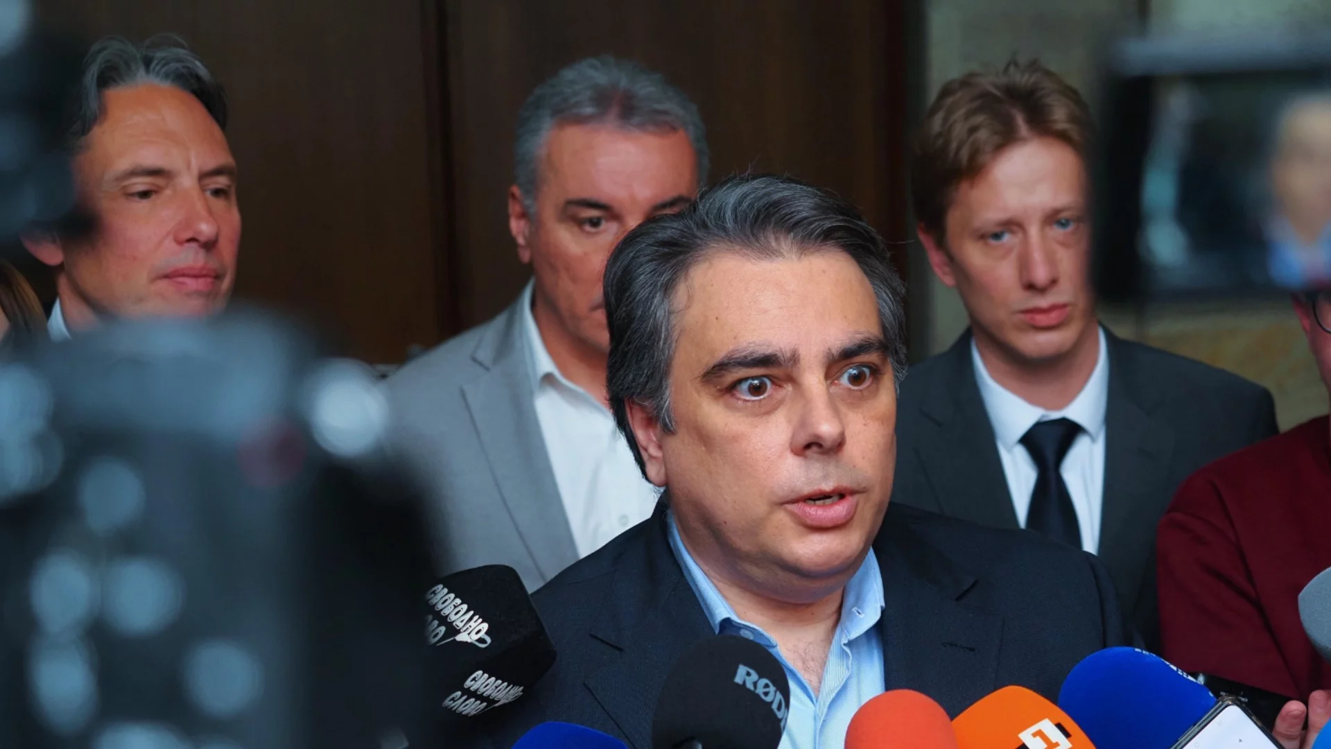 "КОЙ се грижи за хората и те обедняват. КОЙ излъга младите лекари": За ПП властта ни връща към постната пица и стабилната бедност