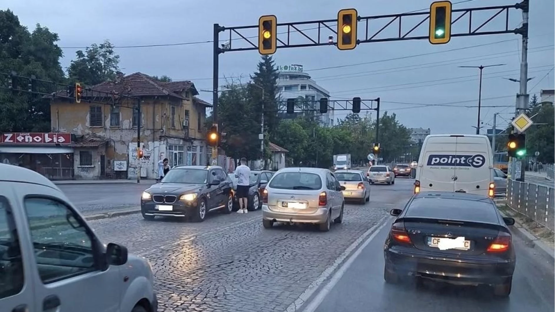 София - градът, в който те удрят отзад, докато караш в насрещното (СНИМКА)