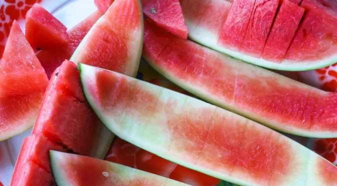 Знаете ли как най-лесно се реже диня?