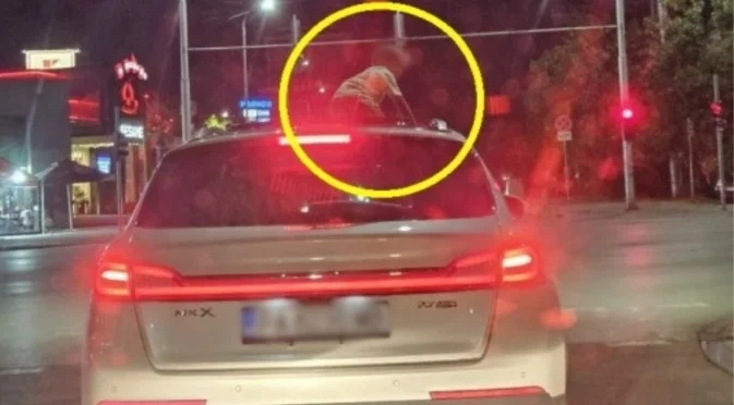 Мъж вози дете на люка на джипа си в Пловдив (СНИМКА)