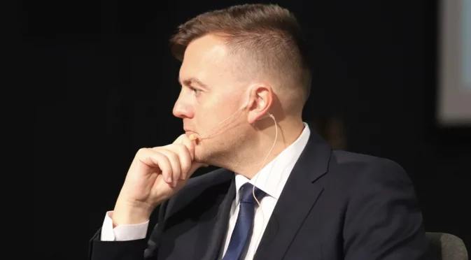 Повишаването на осигурителните вноски носи риск от обедняване на работещите: Анализ на ИПИ