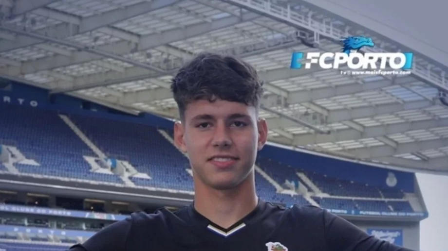 Наш вратар подписа с двукратен еврошампион