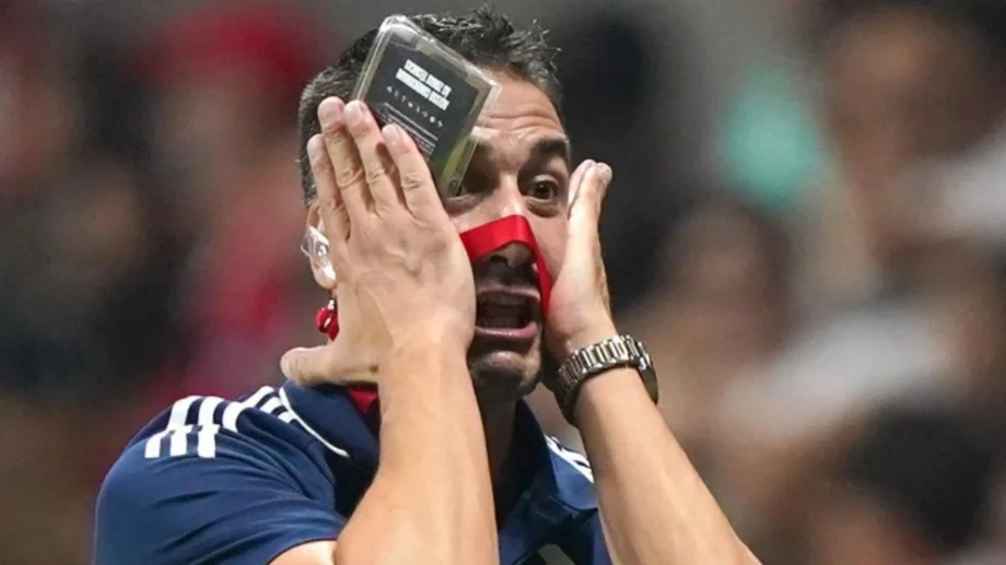 Голям проблем в Левски: Хулио Веласкес губи най-опитния футболист за Лига на конференциите