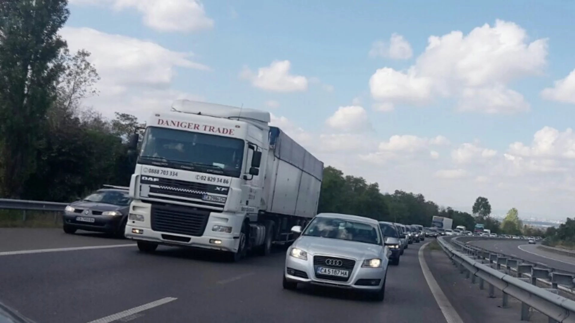 Километрично задръстване към Гърция след катастрофа на АМ "Струма"