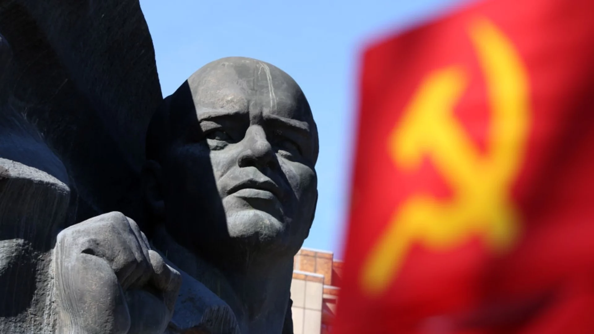 100 метра опашки пред мазволея на Ленин на Червения площад
