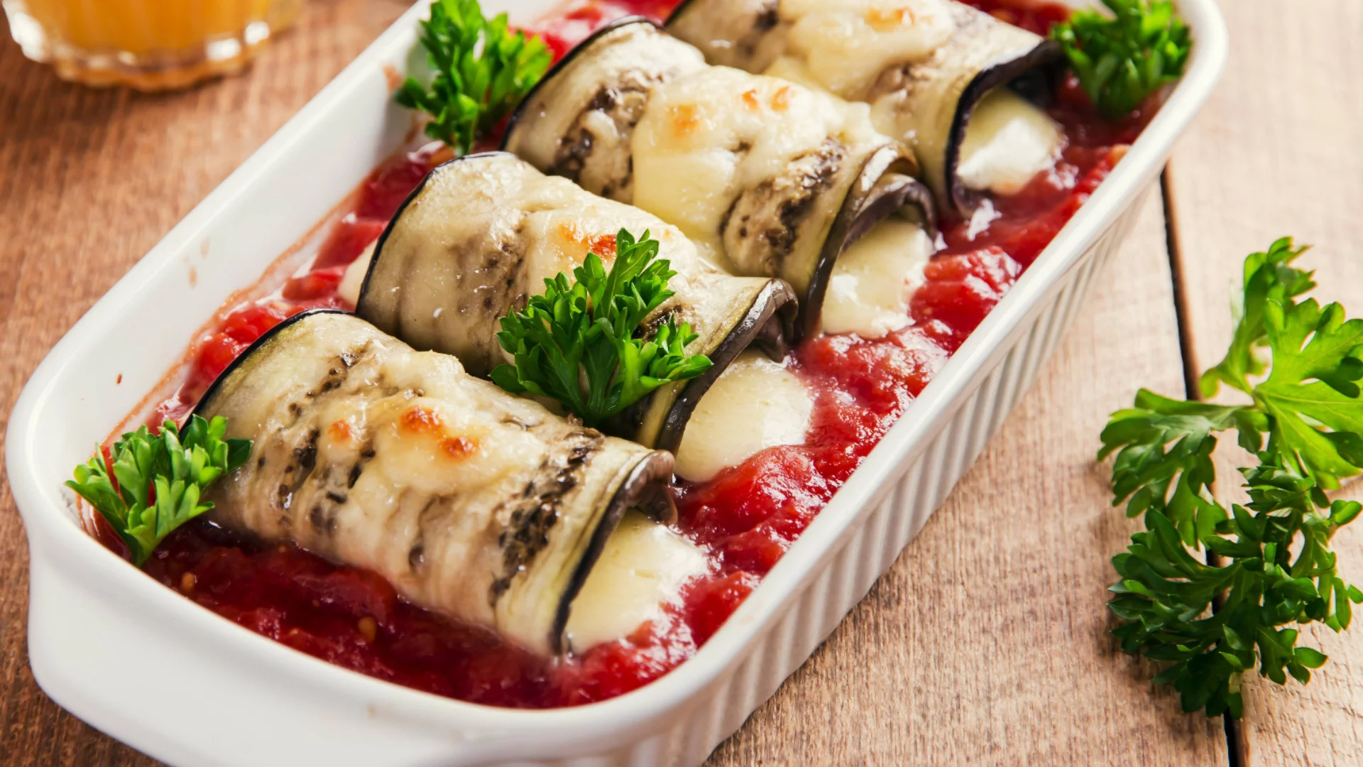 Как да приготвим най-вкусния пълнен патладжан със зеленчуци?