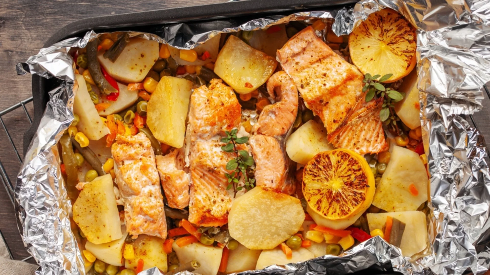 Рецепта за вкусна печена риба със златиста коричка: Ето как се приготвя