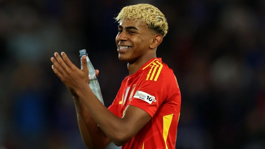 СНИМКИ: Ламин Ямал заби ново гадже - разкрепостена аржентинска фурия