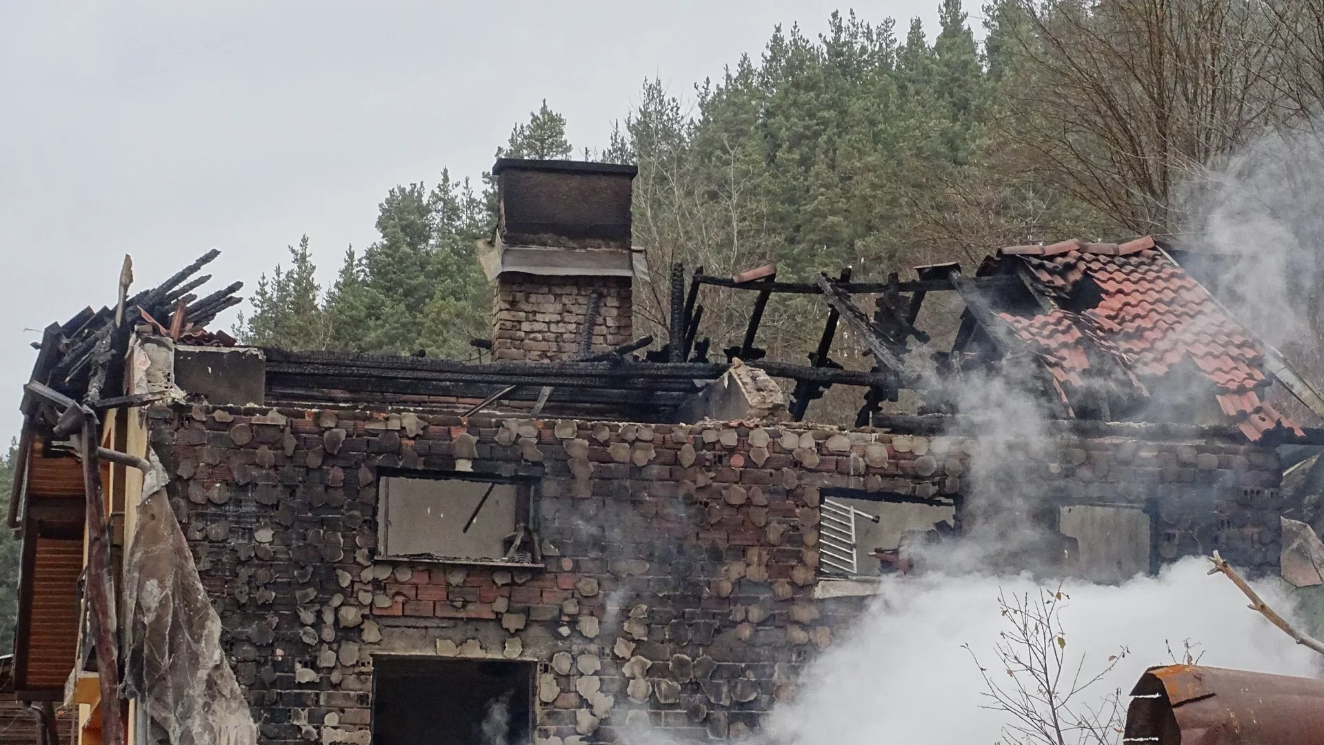 Ако къщата ви е опожарена: На какви помощи имате право и как да ги получите?