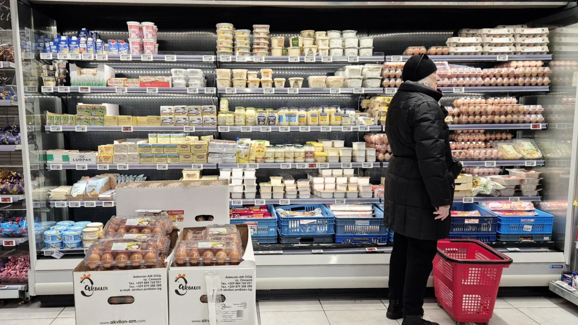 Държавните магазини на Пеевски - капка в морето или "тефтери на вересията": Анализ