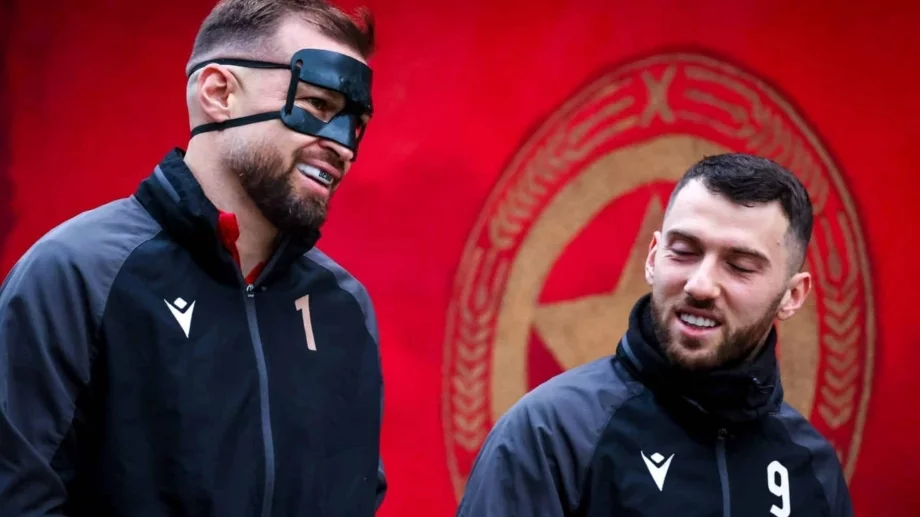 Високо напрежение! Изгонен от ЦСКА се сбил с вратаря Лапоухов
