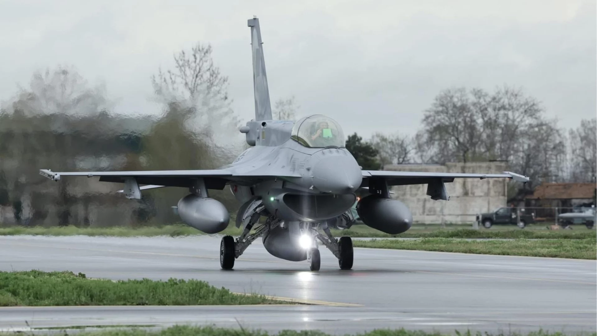 МО не може да даде график за пристигането на останалите F-16, проблемът не е в България
