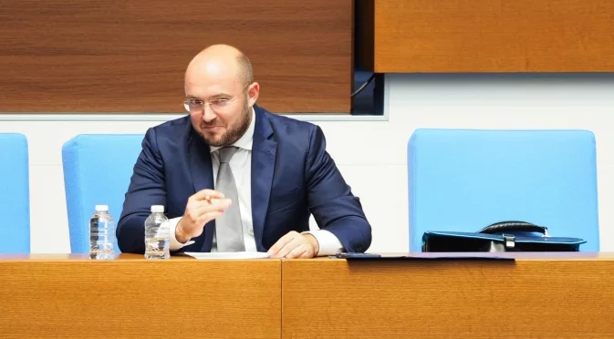 "Против" мафията или "за" нея? Адвокати скочиха срещу спорни промени в Имотния регистър