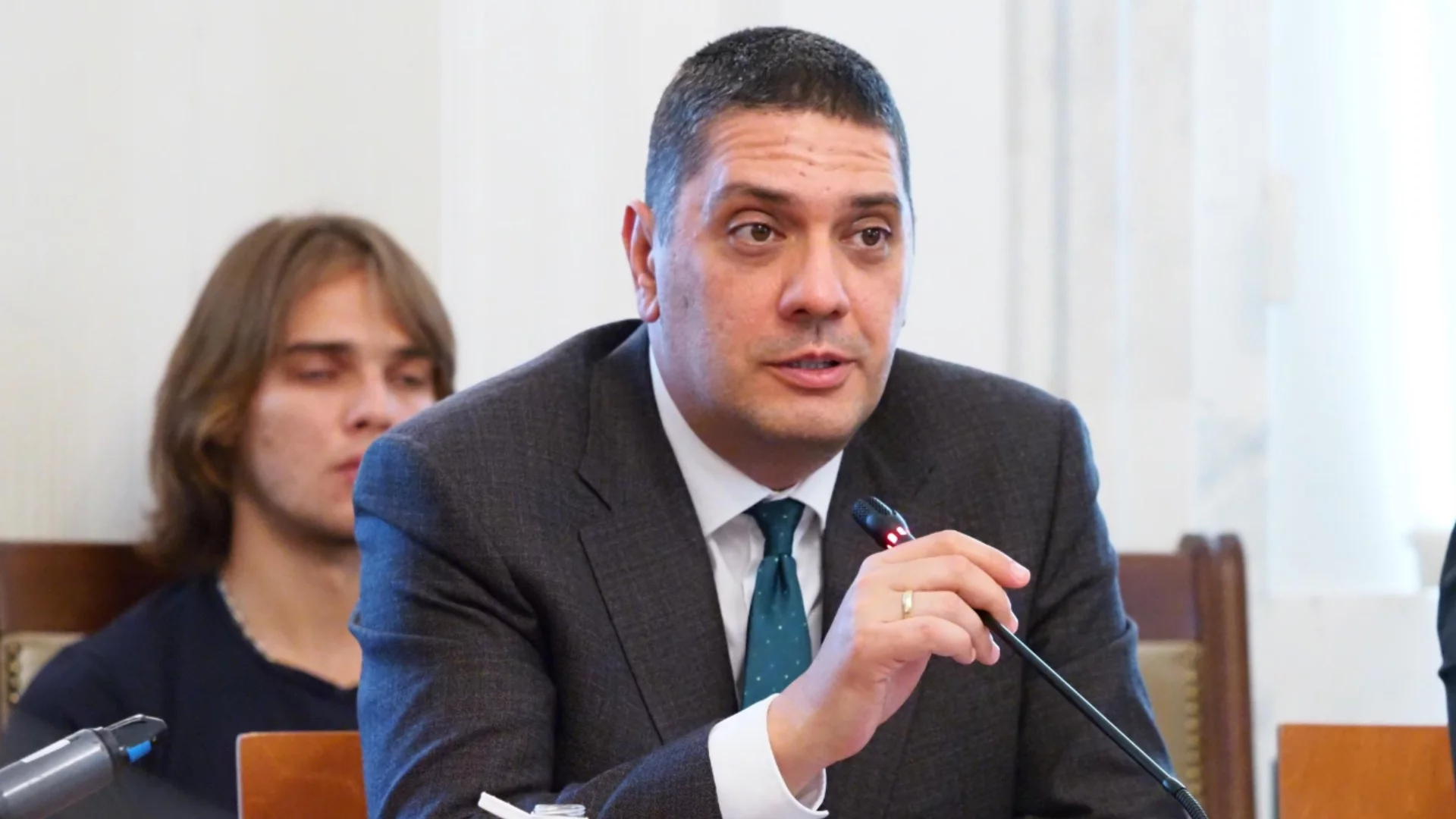 Гаджев отвърна на президента: Последното служебно правителство на Радев е продало 124 държавни имота