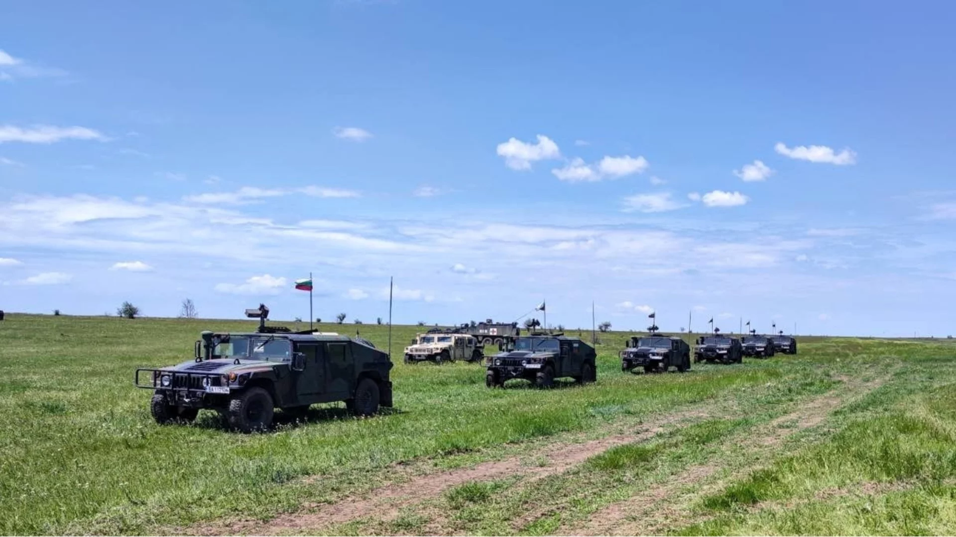 Войници и бойна техника на НАТО се придвижват по пътищата у нас