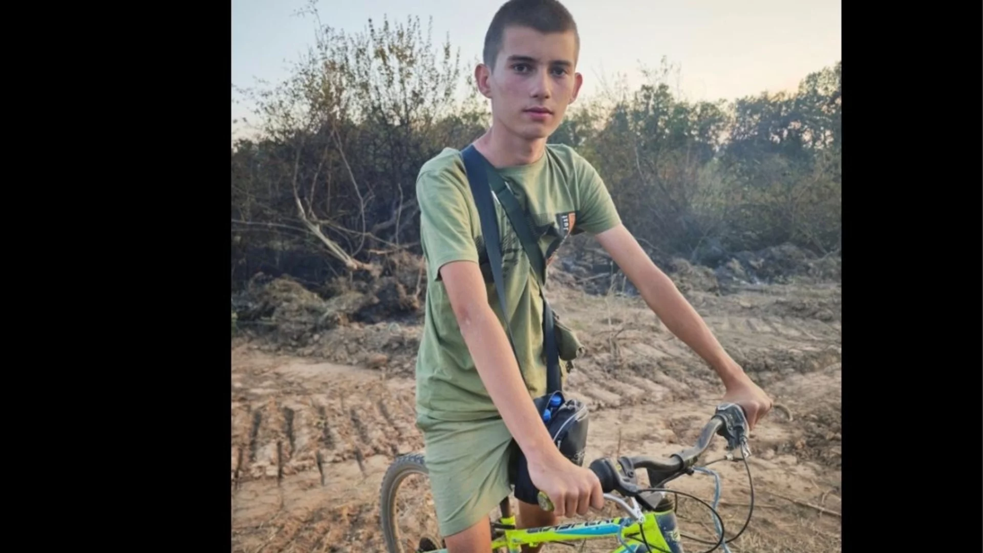 "Феникс, роден от пепелта": Момче три дни носи храна и вода на пожарникарите от Сунгурларе (СНИМКИ)