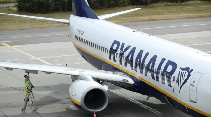 Глоба на цената на два билета грози Ryanair, ако има дискриминация срещу детето в инвалидна количка