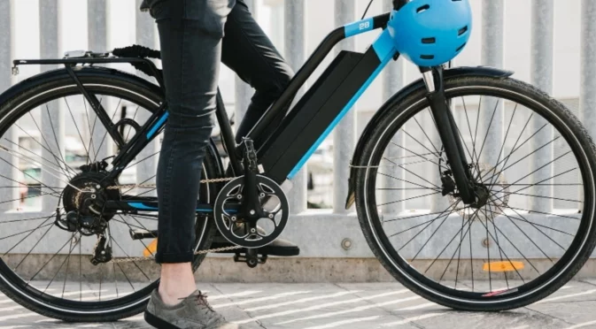 Велосипедист е с рана на главата след катастрофа