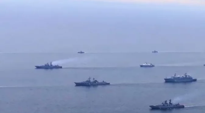 Морски екшън: Китайски кораби се блъснаха, докато преследват бреговата охрана на Филипините (ВИДЕО)