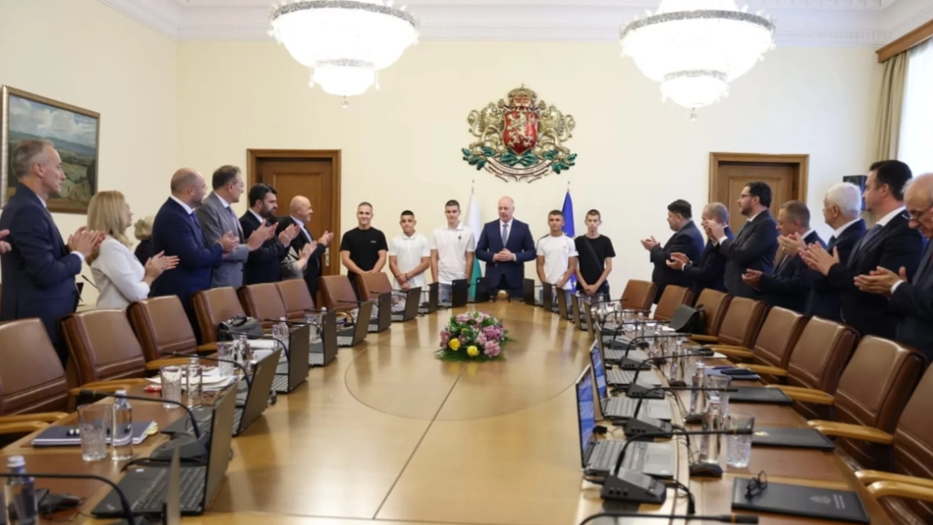 Аплодисменти за доброволците в битката с пожарите: Желязков им благодари и ги даде за пример (ВИДЕО)