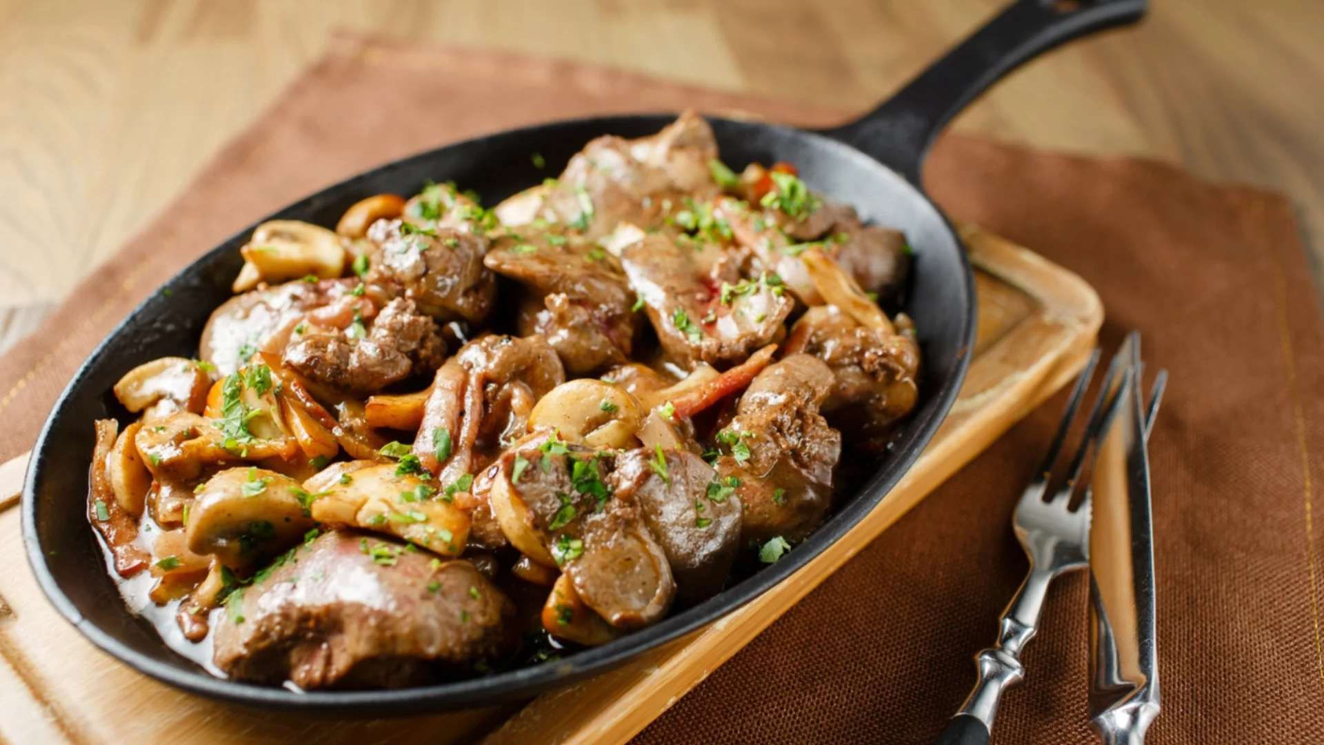 Как да приготвим най-вкусните пилешки дробчета с ориз в тенджера?
