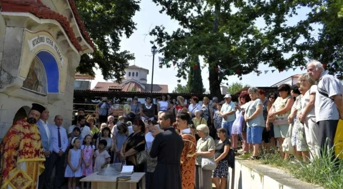 Отслужиха празнична литургия в Араповския манастир край Асеновград